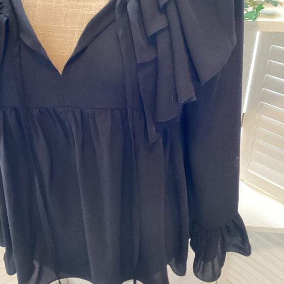 MOON RIVER BLACK BELLS SLEEVE FLOWY BLOUSE SIZE XS (PIT TO PIT 18 INCHES) 1233 - Picture 4 of 7